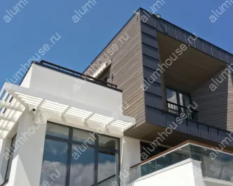 Остекление современного загородного дома