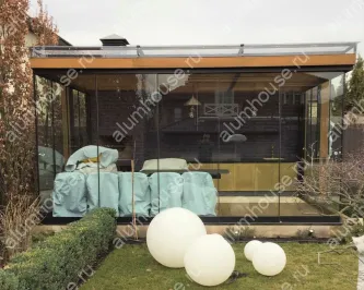 Холодное безрамное остекление беседки от пола до потолка