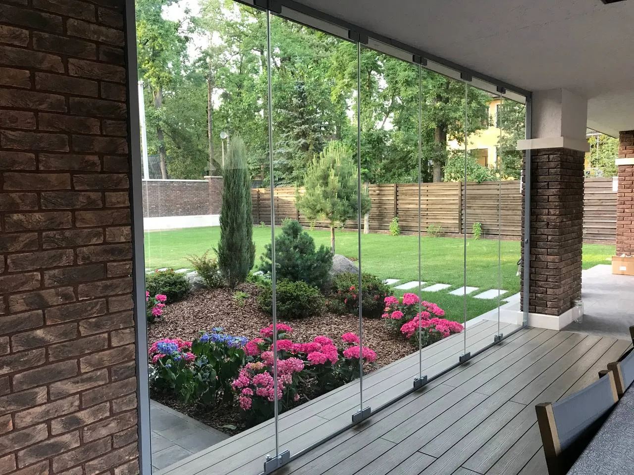 Холодное остекление дачи