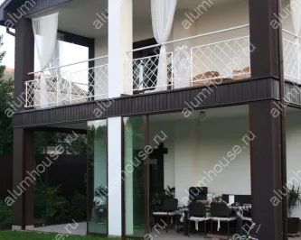 Панорамное рельсовое остекление веранды