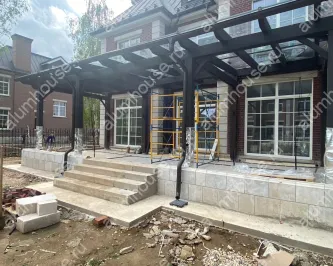 Стеклянный навес с электрообогревом на деревянном каркасе