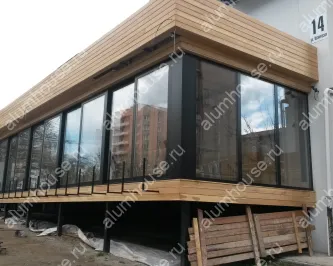 Остекление фасада раздвижными конструкциями