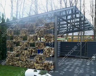 Навес для автомобиля металлическом каркасе со стеклом