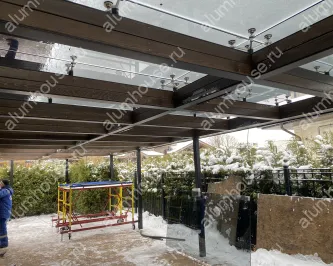 Стеклянный навес для авто на спайдерах