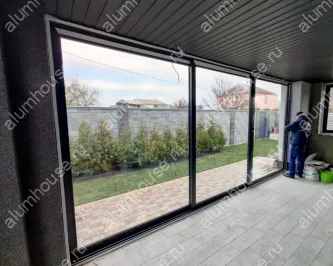 Остекление беседки теплыми раздвижными дверьми