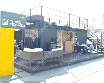 Безрамное остекление выставочного павильона