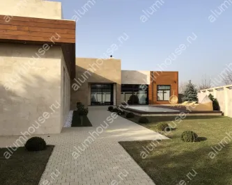 Остекление загородного дома раздвижными дверьми