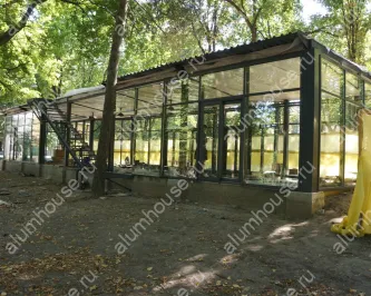 Остекление фасада кафе алюминиевым профилем