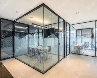 Стеклянные перегородки в алюминиевом каркасе