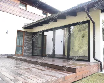 Теплое панорамное остекление веранды