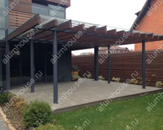 Остекление деревянного-металлического навеса