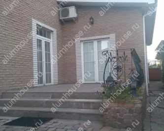 Стеклянная тамбурная пристройка к дому