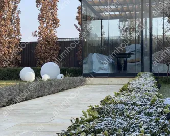 Холодное безрамное остекление беседки от пола до потолка