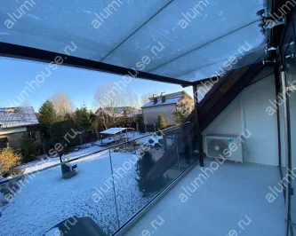 Стеклянный навес и ограждение пристроенные к зимнему саду