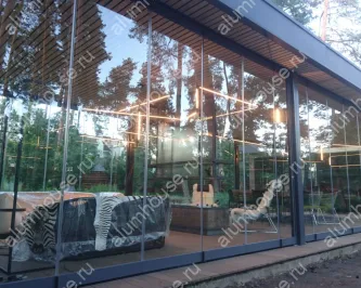 Безрамное остекление беседки гармошкой