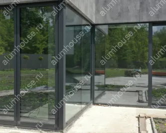 Остекление беседки теплыми дверьми гармошка