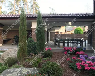 Холодное остекление гармошкой летней кухни