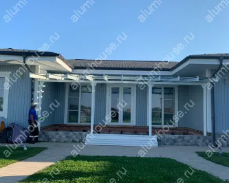 Односкатный стеклянный навес из алюминиевого профиля