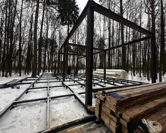 Строительство стеклянной оранжереи для мероприятий