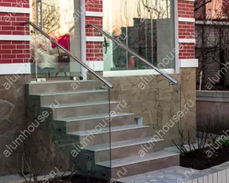 Остекление веранды со стеклянным ограждением