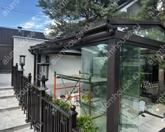 Изготовление  беседки на металлическом каркасе с безрамным остеклением