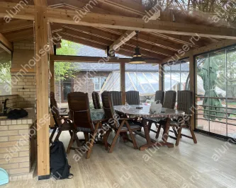 Безрамное остекление беседки из клееного бруса