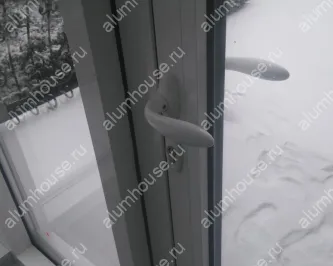 Стеклянная тамбурная пристройка к дому