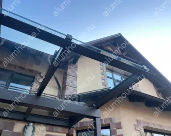 Стеклянный навес на болтовом соединении с триплексом
