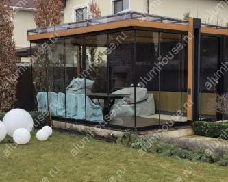 Холодное безрамное остекление беседки от пола до потолка