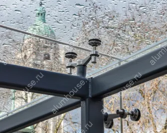 Остекление перехода между зданиями на спайдерах