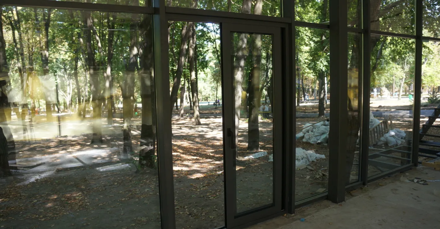 Остекление кафе