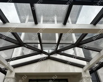 3х скатный металлический навес со стеклом