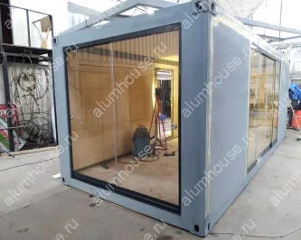 Безрамное остекление выставочного павильона