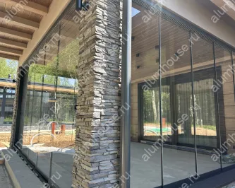 Безрамное раздвижное остекление слайдер с осветленным стеклом