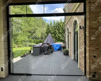 Легкое остекление террасы раздвижными конструкциями слайдер