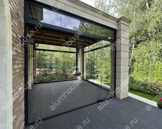 Легкое остекление террасы раздвижными конструкциями слайдер