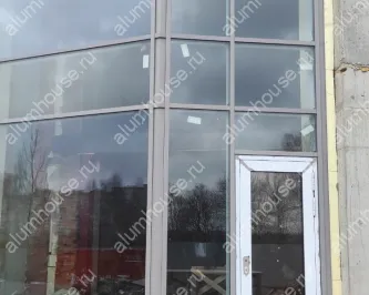 Монтаж фасадного остекление загородного дома из алюминиевого профиля