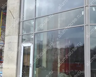 Монтаж фасадного остекление загородного дома из алюминиевого профиля