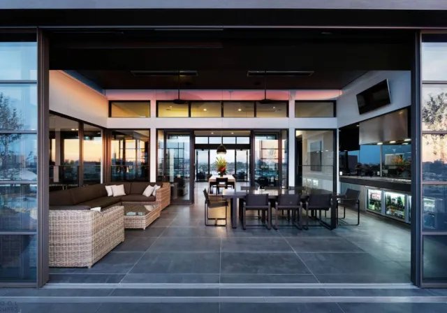 Раздвижные алюминиевые двери для ресторана