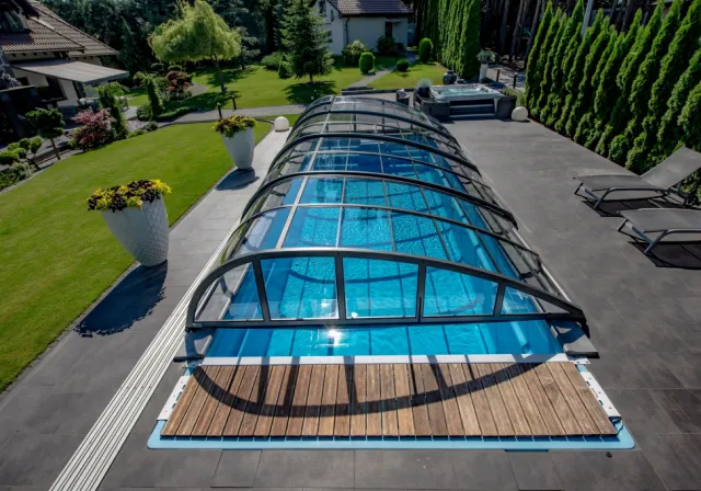 Стеклянная крыша для бассейна