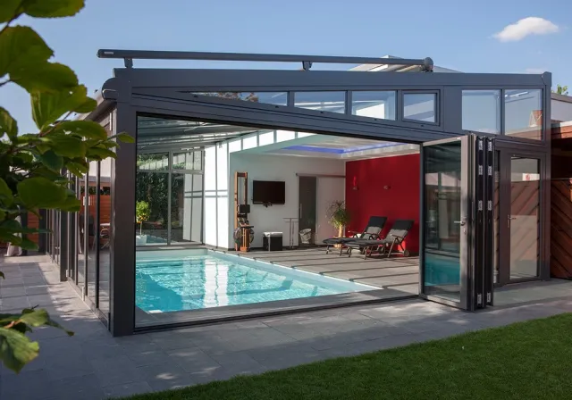 Зимний сад с бассейном