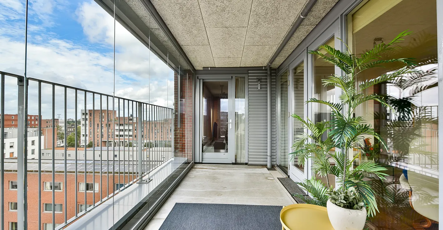 Безрамное остекление превращает лоджию в стильную и функциональную часть вашего дома. Безрамное остекление превращает лоджию в стильную и функциональную часть вашего дома.