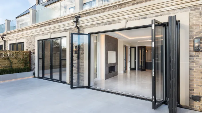 Высокие складные двери гармошка