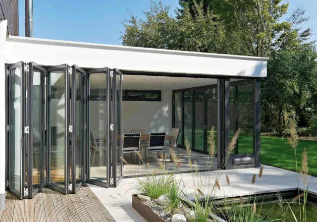 Алюминиевые двери гармошка для беседки