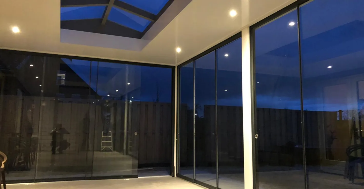 Раздвижное остекление беседки