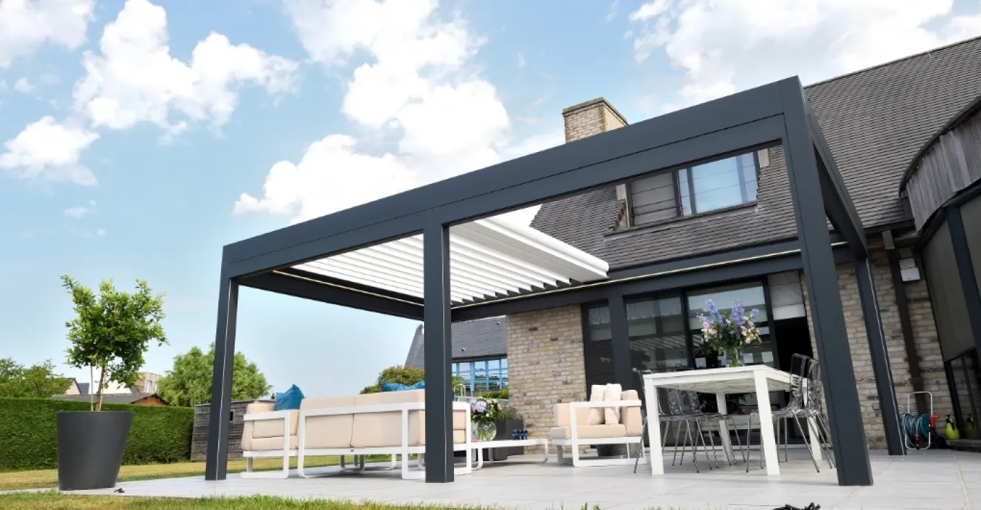 Алюминиевая беседка на веранде - максимум света, воздуха и комфорта в любую погоду.