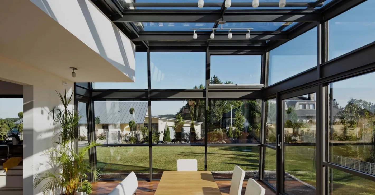 Позволяет создать эстетически привлекательное и функциональное пространство для зимнего сада Позволяет создать эстетически привлекательное и функциональное пространство для зимнего сада