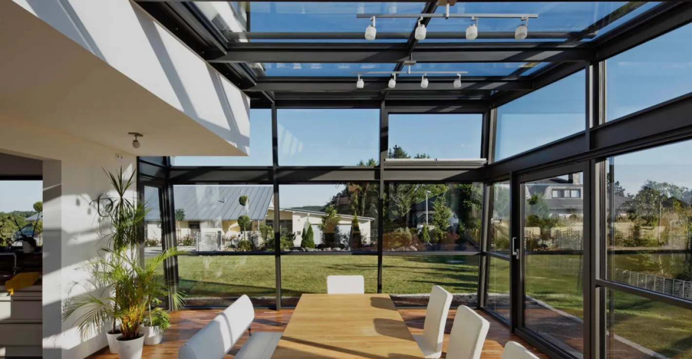 Зимний сад придаёт коттеджу яркость, свежесть и оригинальный стиль.