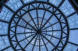 Стеклянные купола в торговом центре