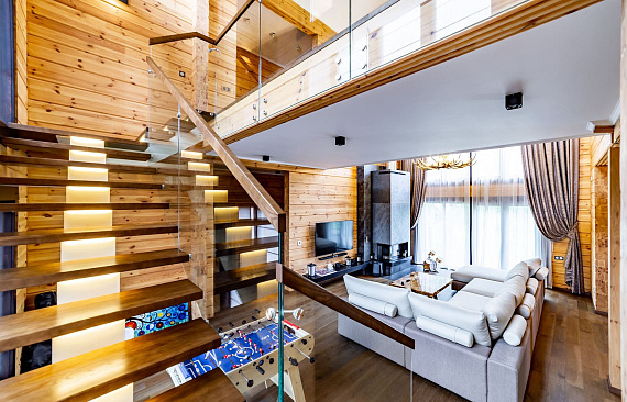 Стеклянные лестницы деревянном доме фото 0